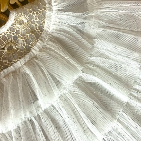 OSHKOSH -Sparkling layered Shaw. Size 4T - Picture 2 of 6